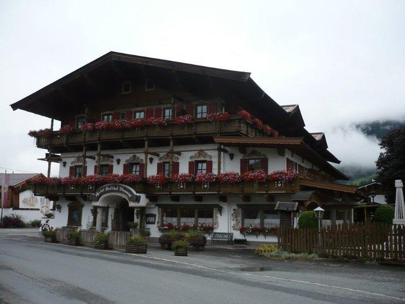 Kaiserhotel Neuwirt Оберндорф-ін-Тіроль Екстер'єр фото